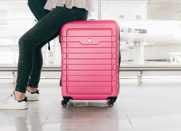 The Best Travel Luggage Packing and Anti-Theft Items It should also be easy to carry around and not too heavy. Find out what the best travel luggage packing and traveler's purse anti-theft item is.