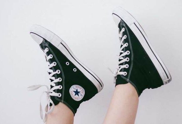 10 New Women's Shoe Brands for The Fashionably Fit Want to be in the style crowd without being broke? Check out our list of 10 new women's shoe brands for the fashionably fit.