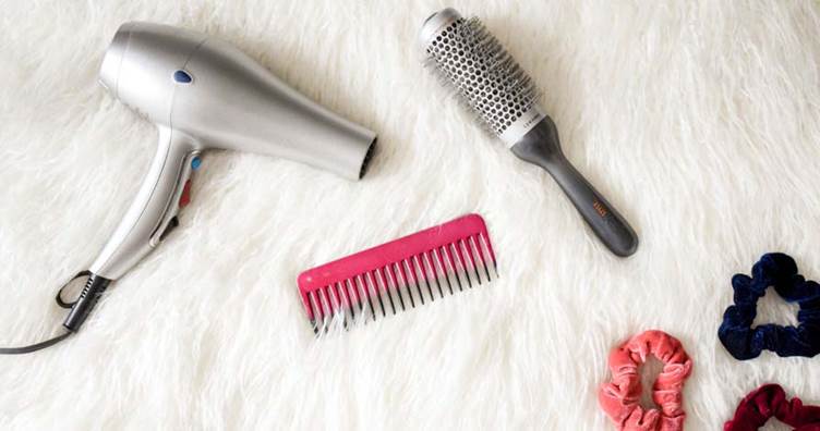 How to dry your hair with a brush by choosing the right comb, drying method and more. Your curly hair goals start here!
