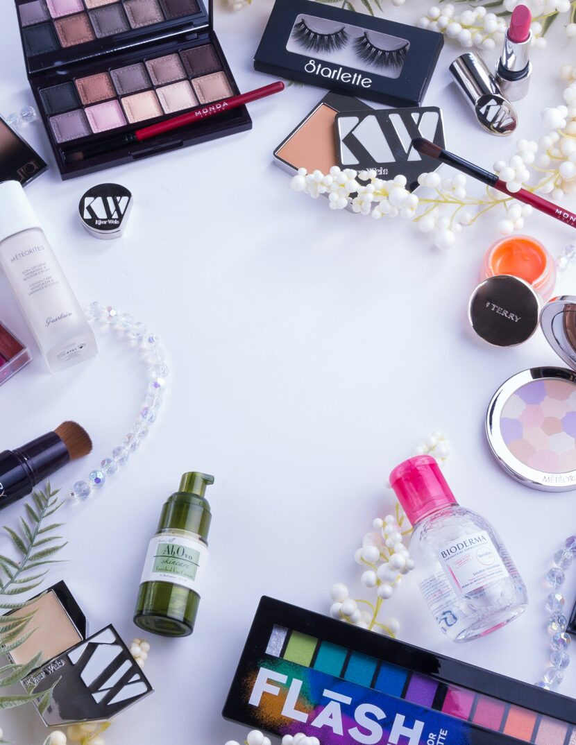 10 Best Sweatproof Makeup Products That Are Dry Quickly There's no need to spend your summer vacation with heavy makeup because sweat-friendly, natural makeup is the way to go this season