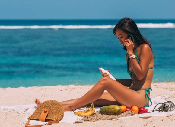 How To Choose the Right Sunscreen For Your Skin how to care skin at beach, best practice care skin,