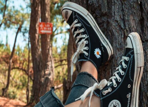 The Best Comfortable Sneakers These sneakers have an opening on the side where you can put your foot through. It makes them super easy to slip on and off.
